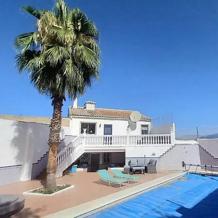 5 Bedroom House, Private Pool & Outside Kitchen Holiday home Zagra