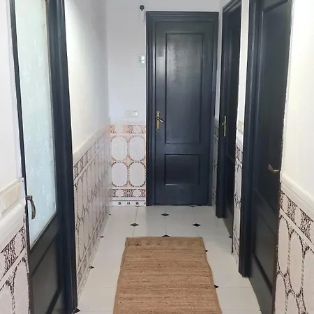 5 Bedroom House, Private Pool & Outside Kitchen Holiday home *