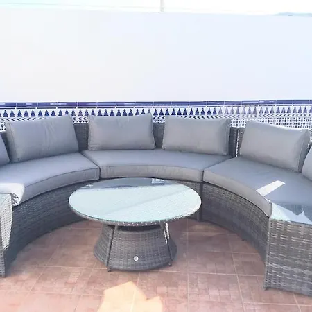 Holiday home 5 Bedroom House, Private Pool & Outside Kitchen *
