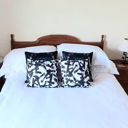 5 Bedroom House, Private Pool & Outside Kitchen *